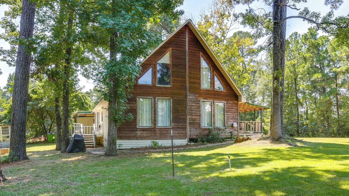 Hemphill House | Wraparound Porch: Toledo Bend Reservoir Retreat!