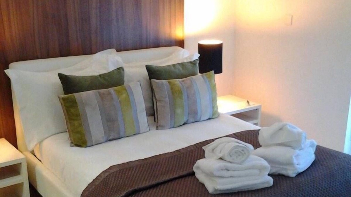 Bishopsgate Apartment | Wren's Studio at Room Home Stay