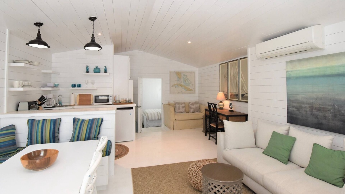 Dunmore Town Apartment | Wren’s Nest Right Above Town!
