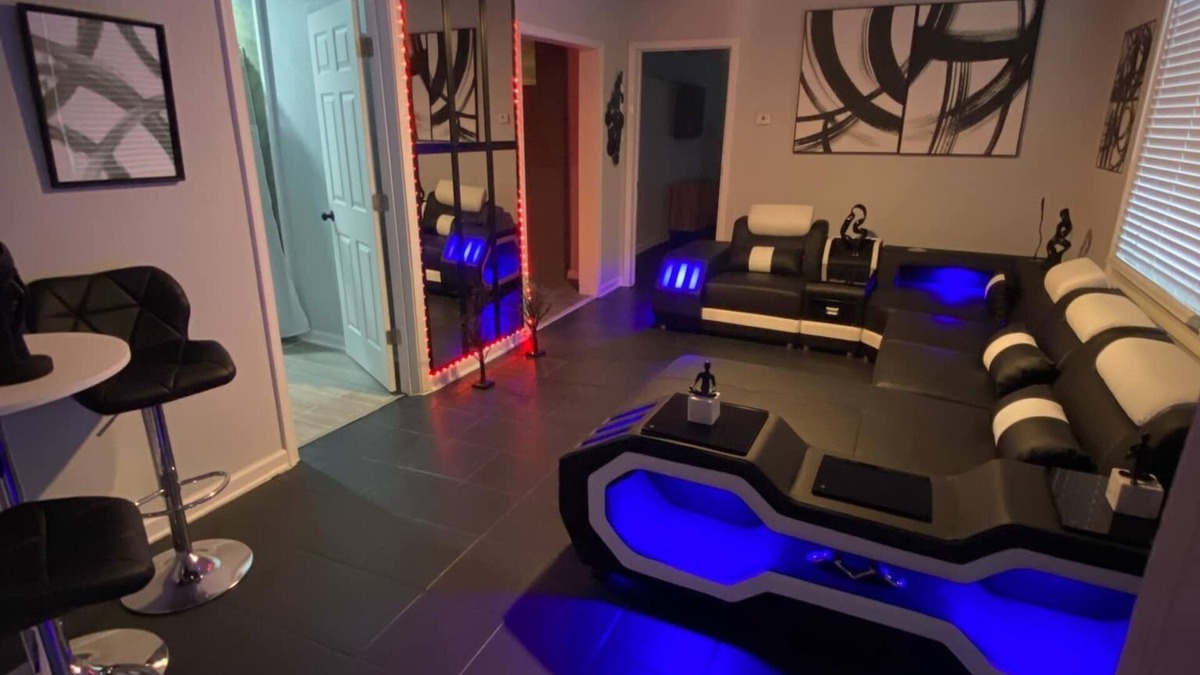 Blytheville House | Wright Way Oasis. 3-bedroom house 2 bath with a fitness room, Wi-Fi an Smart Tv