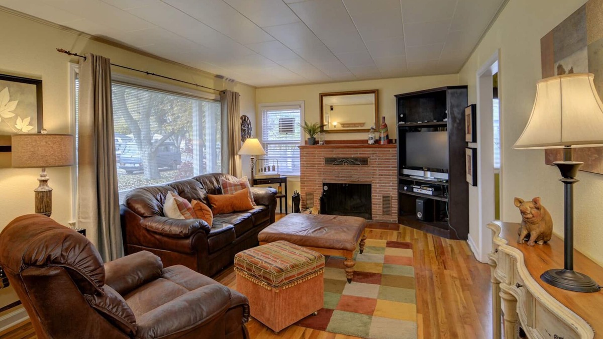 Depot Bench House | Writer's Cottage by Historic Depot, BSU, Downtown & Morrison Center