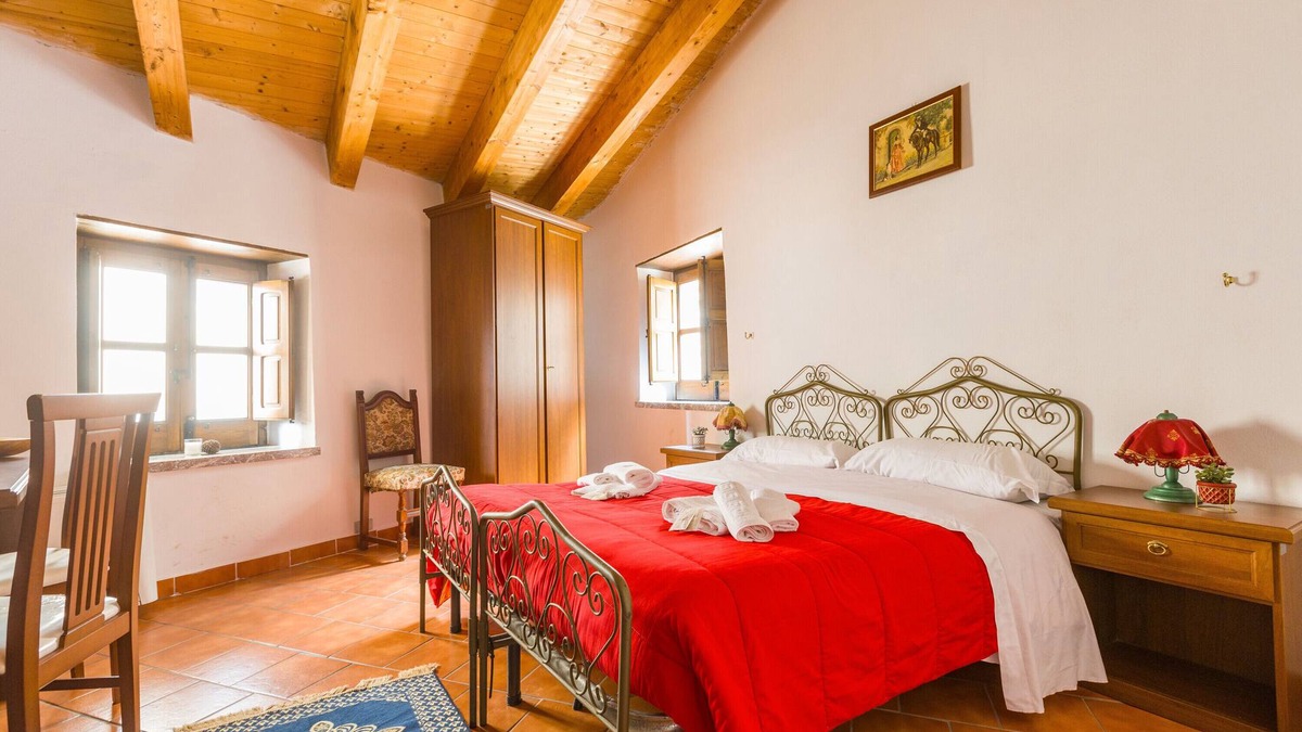 San Marco d'Alunzio Apartment | 'Writer's Room' with Balcony