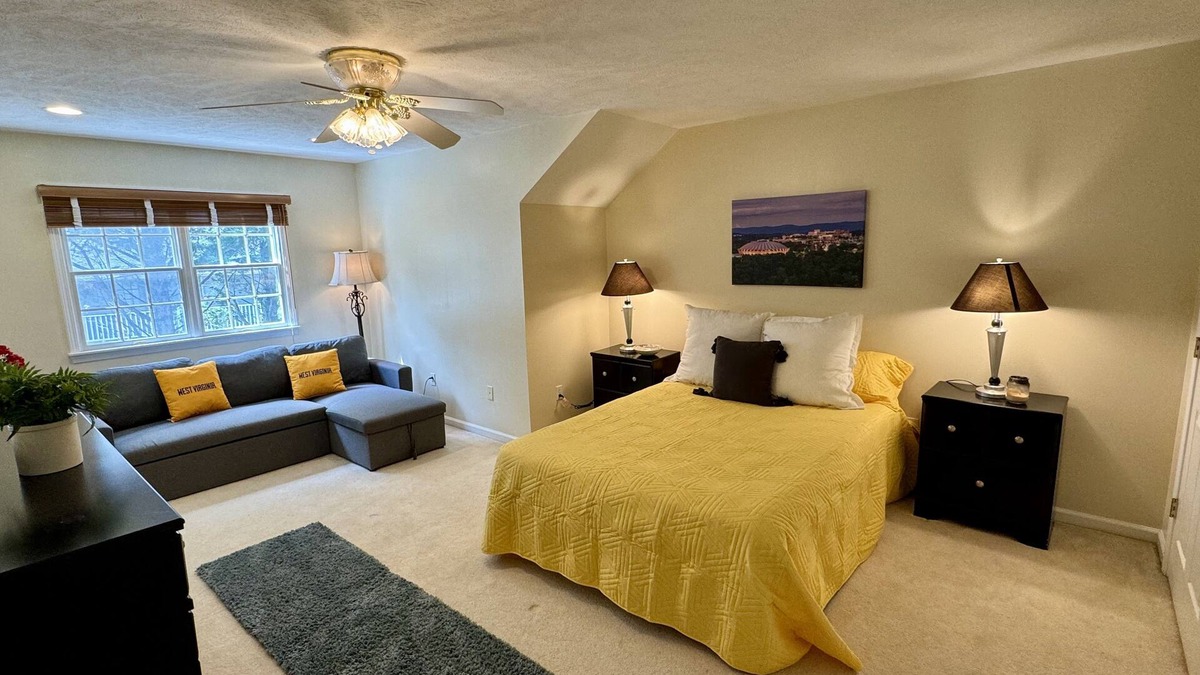 Morgantown House | WVU Mini-Château. Cozy home located next to stadium + hospital-5 min walk.