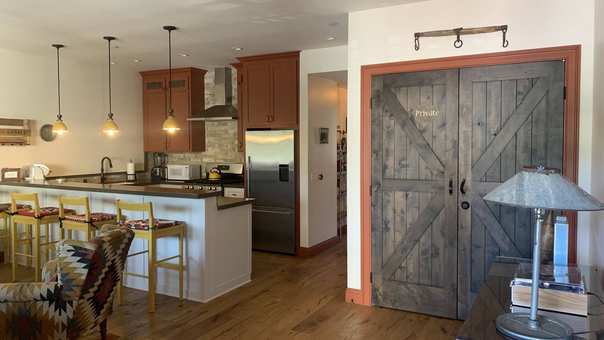 Los Alamos Apartment | Wyatt Earp at the Los Alamos Mercantile