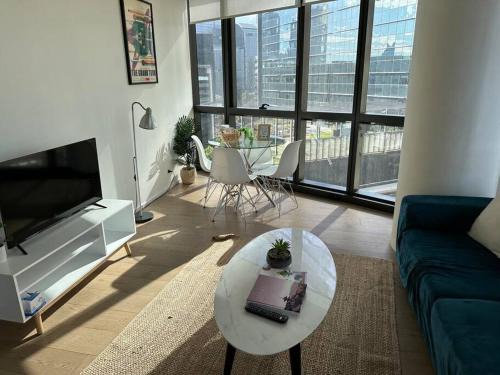 Docklands Apartment | Wyndel Apartments One Bedroom Mel883Col1104N