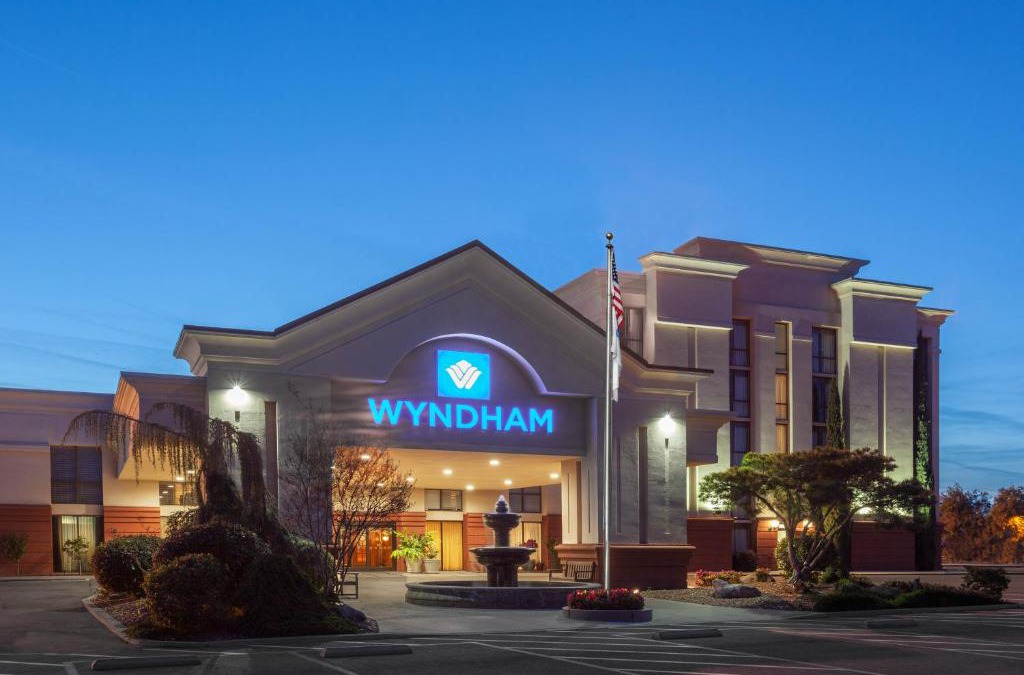 Visalia Hotel | Wyndham Visalia