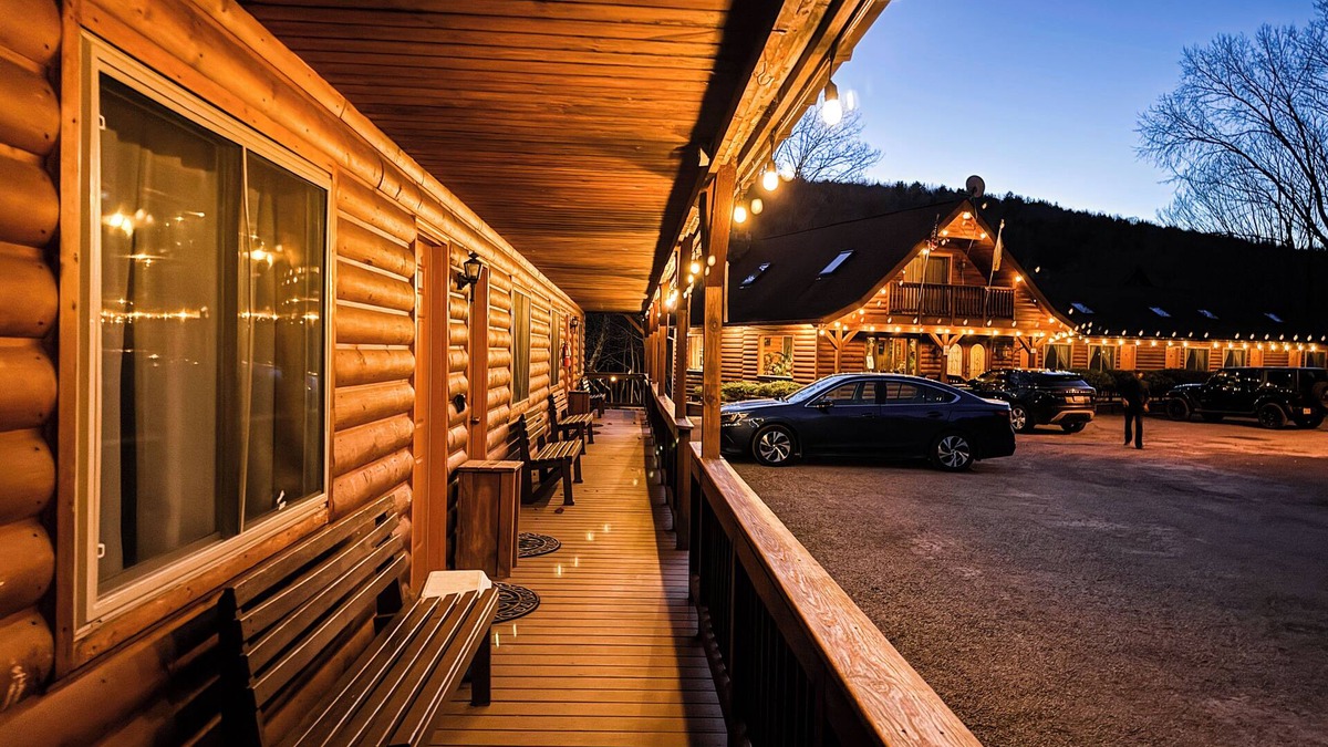 Jewett Center Hotel | Xenia Resort