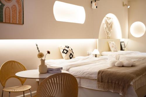 Shanghai Apartment | Xi'an Hills & Lostwine Boutique Retreat