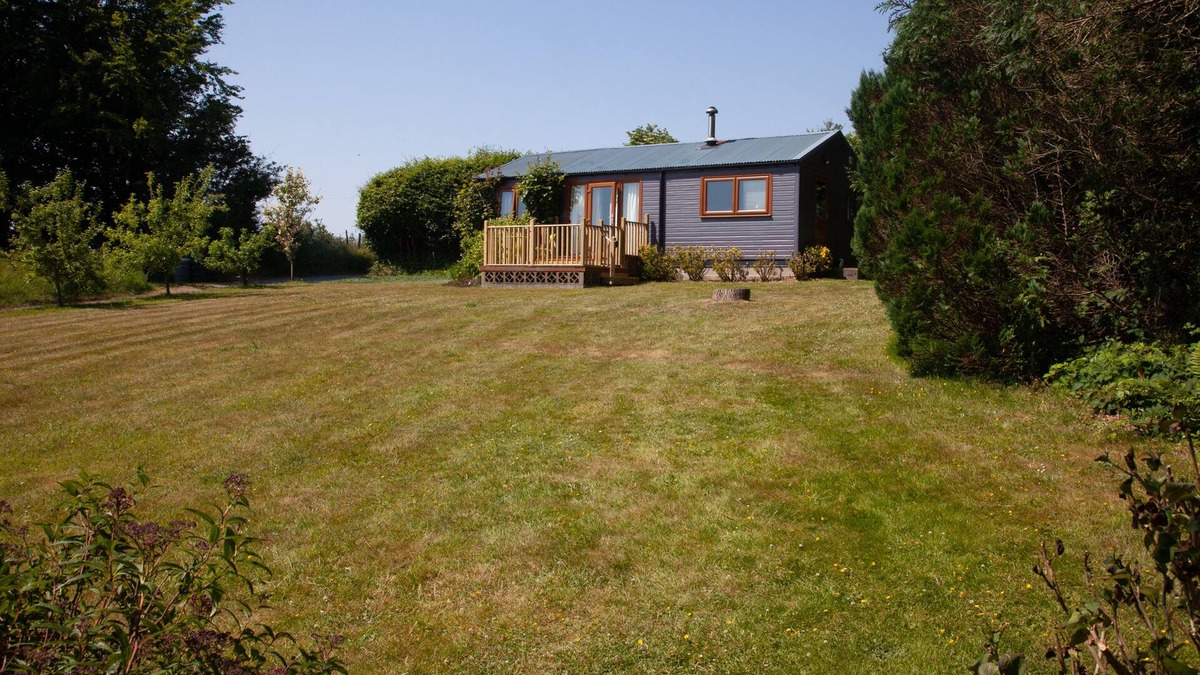 Tan-y-groes Cottage | Y CABAN GLAS, pet friendly, character holiday cottage in Brynhoffnant