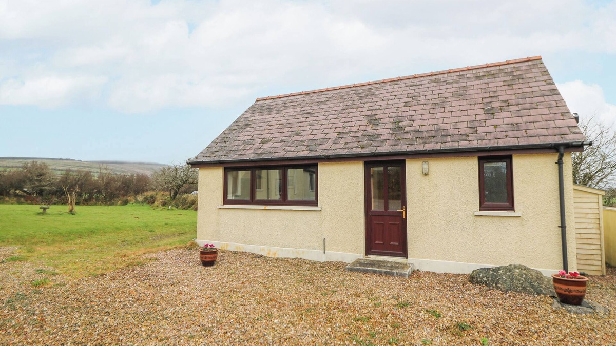 Maenclochog Cottage | Y GWEITHDY RHOS EIRIN, romantic, with a garden in Maenclochog