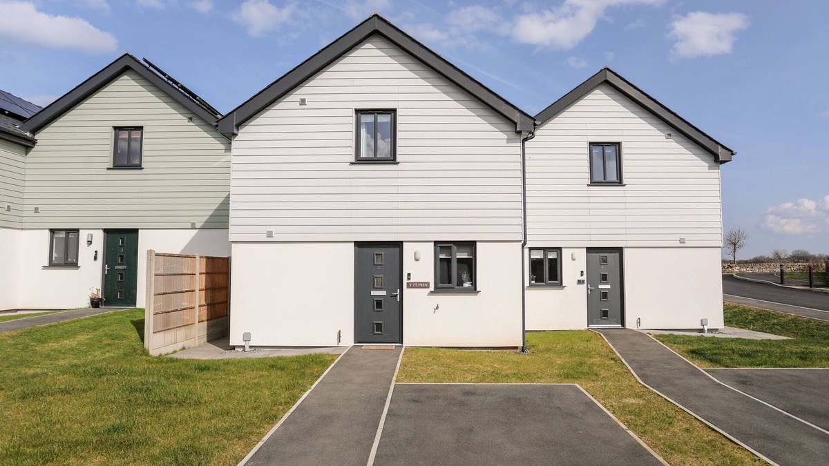 Brynteg Cottage | Y TY PREN, with a garden in Benllech