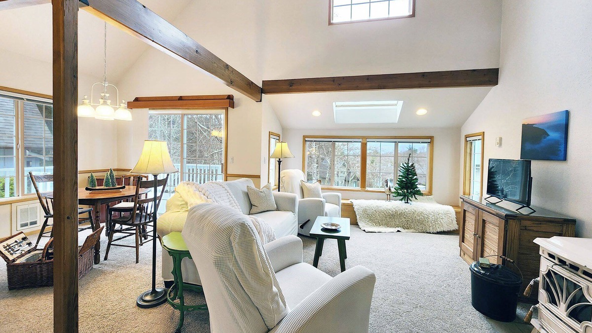 Yachats House | Yachats Lovely 2br Home, Dog Friendly, Walk to Town!