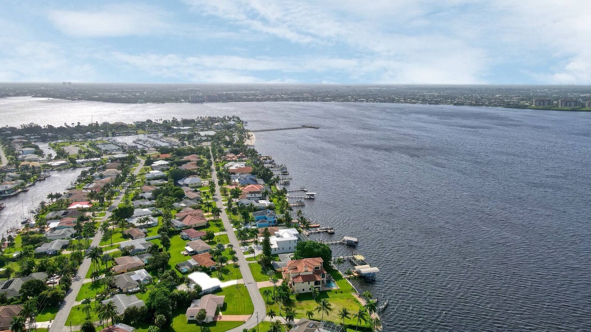 Yacht Club House | Yacht Club Gem – Restored Pool Home with Direct Gulf Access