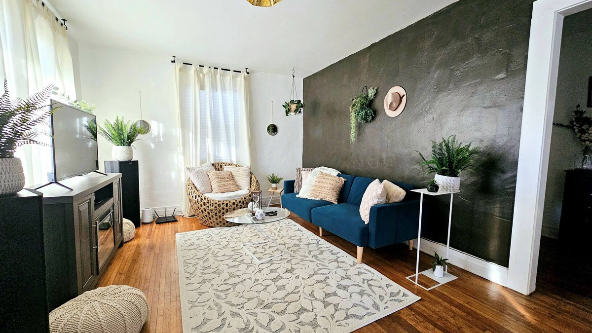 Jonesville House | Yadkin Valley Escape in Wine Country minutes to Downtown Elkin and River