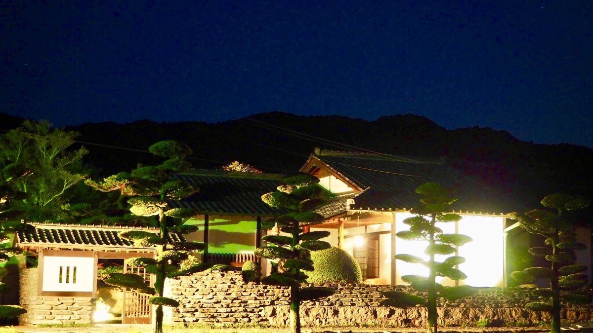 Kurume House | Yakuya Akira SHO Inn Private garden with Japanese garden · next to fish country (food and drink)