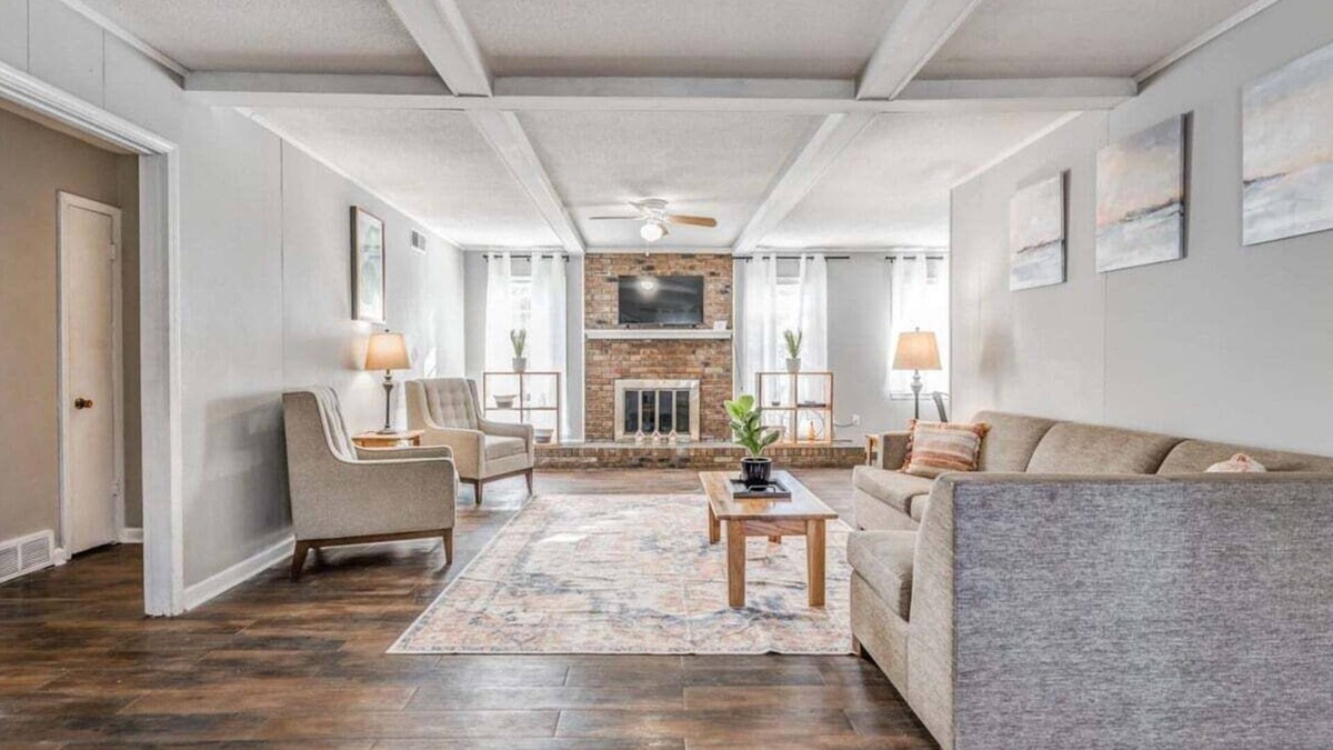 Ellendale House | Yale Gather Hideaway