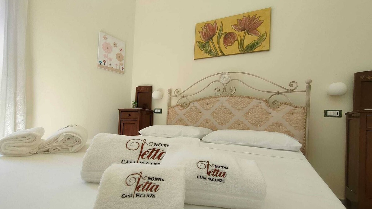 Novoli Apartment | "Yarns and Embroidery" suite with living room, private bathroom, garden and hydro bath