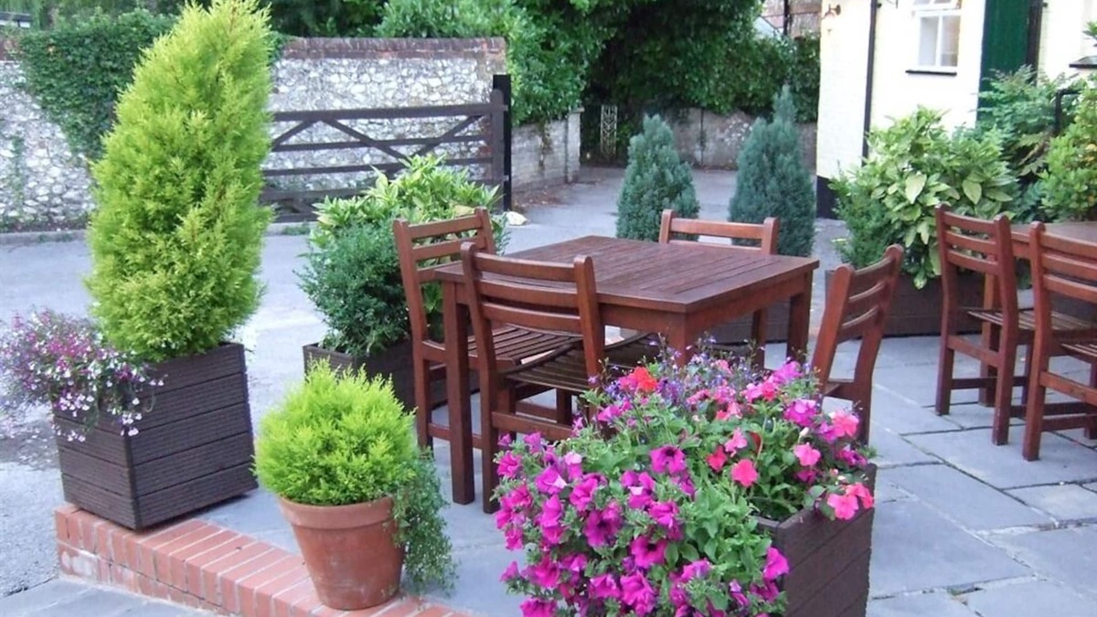 East Meon Hotel | Ye Olde George Inn - Badger Pubs