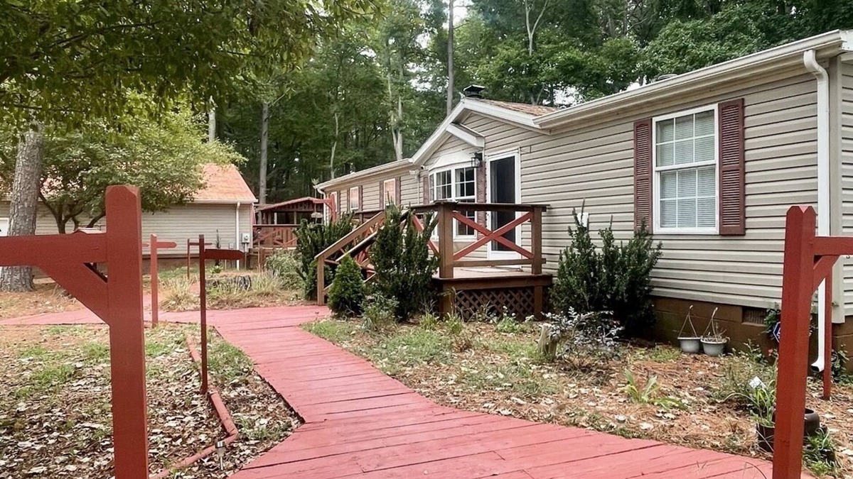 Marion Station Cottage | Year Round Playground - Rare Rustic-Modern Getaway