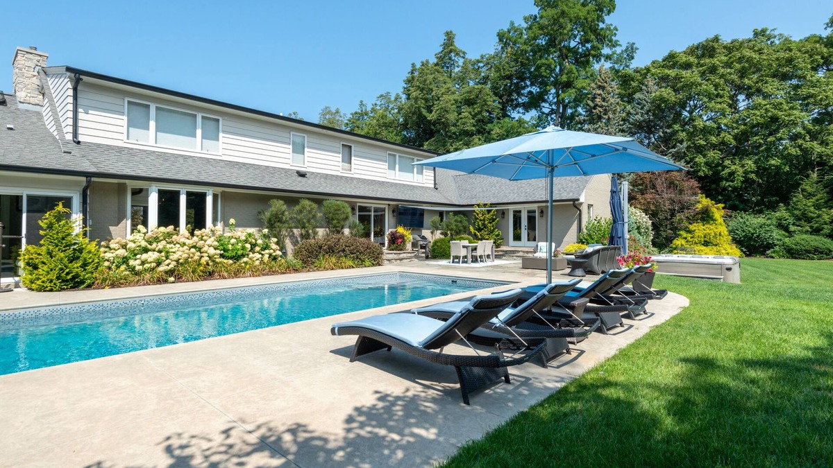 South Haven House | Year-Round Pool, Hot Tub, Fire Pit & Game Room North Shore Drive!