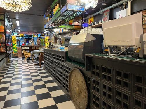 Phlabphla House | Years 1981