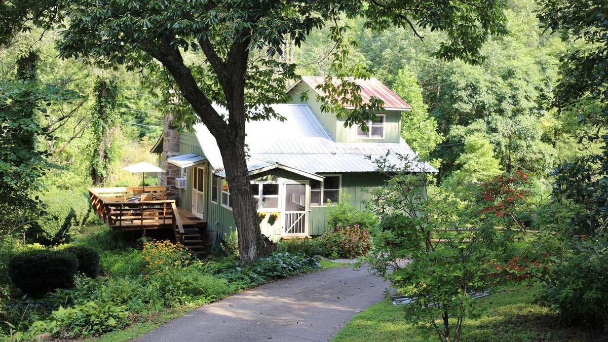 Robbinsville Cabin | Yellow Branch Farm House near Fontana Lake, Fontana Dam, the Appalachian Trail