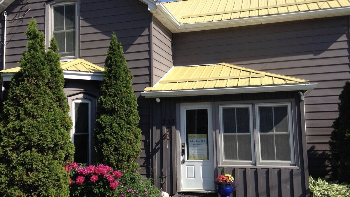 Bloomfield Bed & Breakfast | YELLOW ROOF B&B - In The Heart Of Prince Edward County, 1 Night Stays Welcome