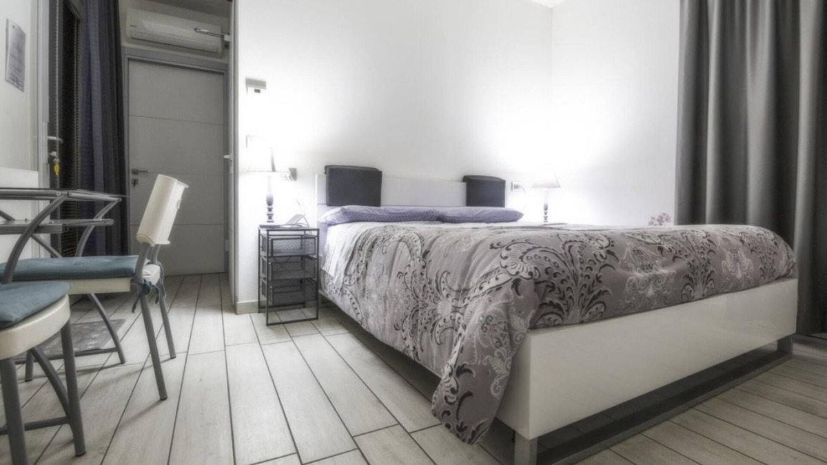 Porotto House | YELLOW ROOM - DOUBLE ROOM