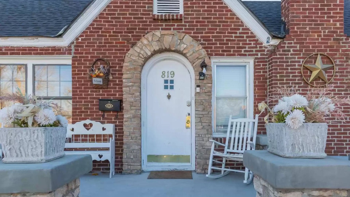 Amarillo House | Yellow Rose House