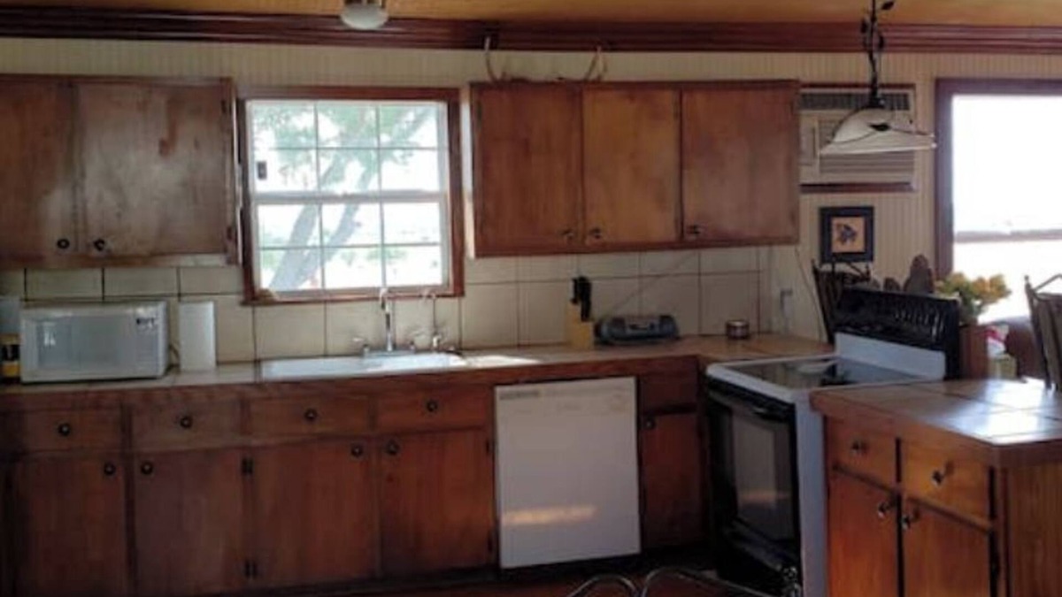 Pettus House | Yellow Rose