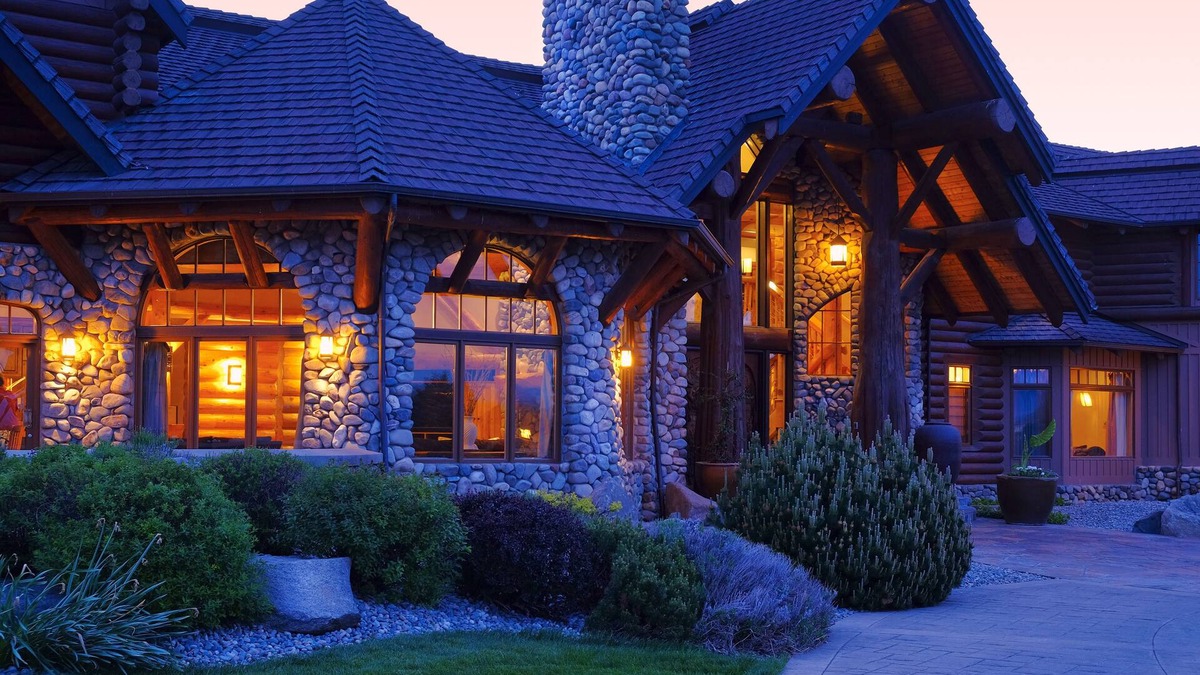 Walla Walla House | Yellowhawk Resort Main House, luxury lodging in the heart of Wine Country.n