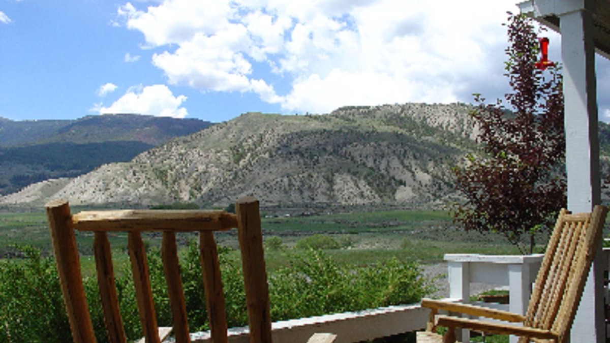 Gardiner Bed & Breakfast | Yellowstone Basin Inn