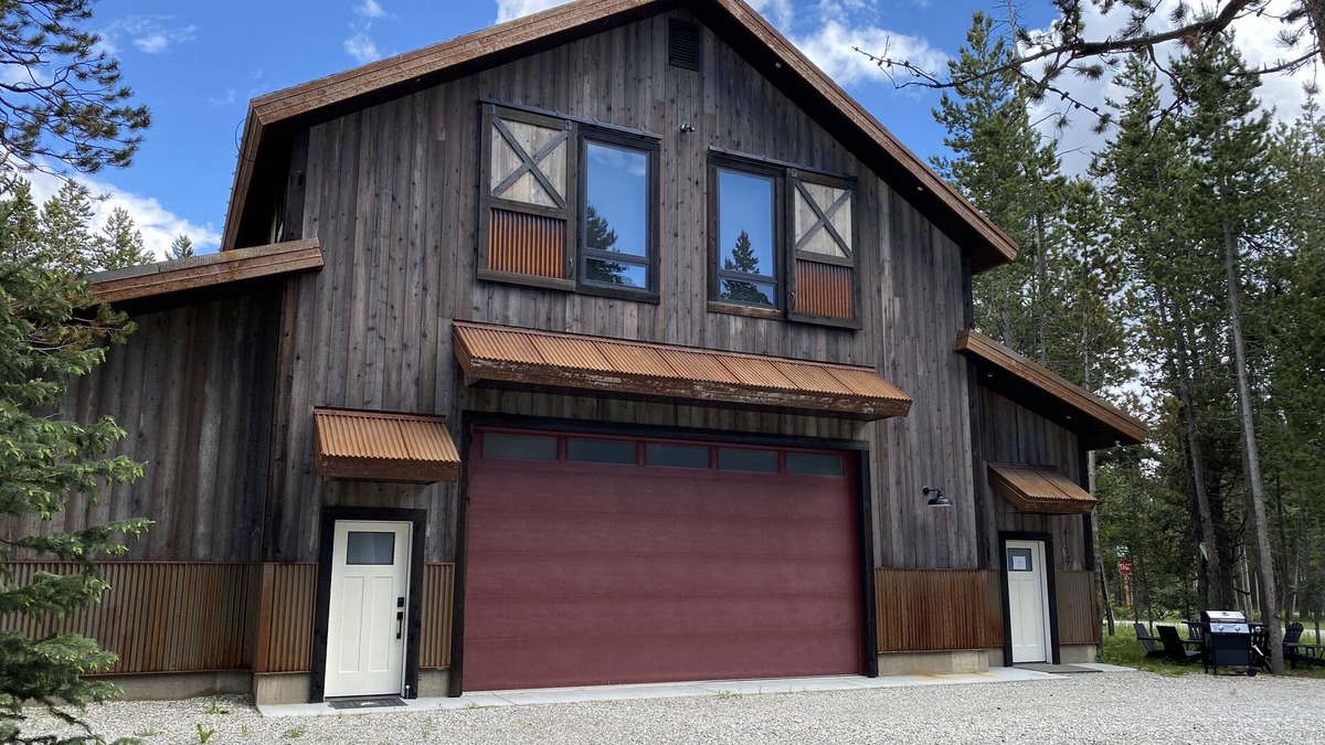 Island Park Cabin | Yellowstone Dreams* 4Br, 2.5Ba, Sleeps 10, Wifi, Bbq Grill, 25 Miles to Yellowstone