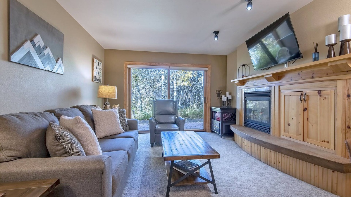 Driggs Condo | Yellowstone & Grand Teton Parks!3 Community Hot Tubs! Updated, Stocked & Clean!
