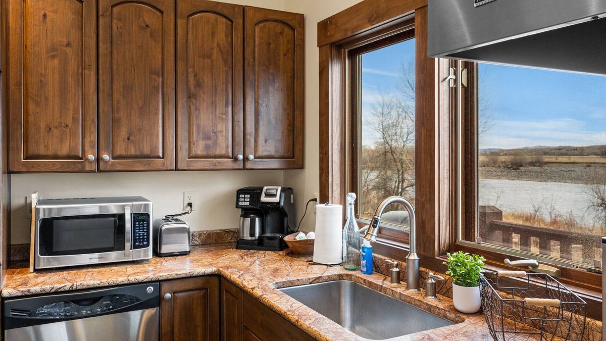 Livingston House | Yellowstone Manor:Livingston