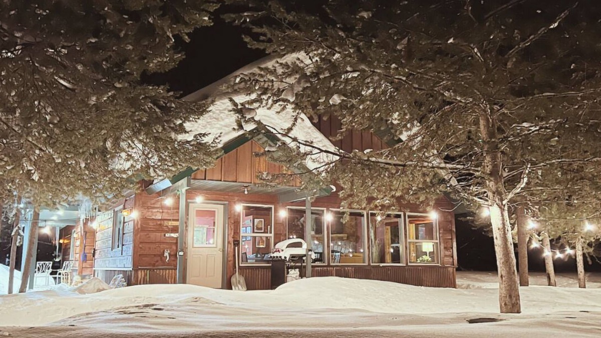 Rea Cabin | Yellowstone Retreat Cabin | Kids Zipline | WiFi | Trailers