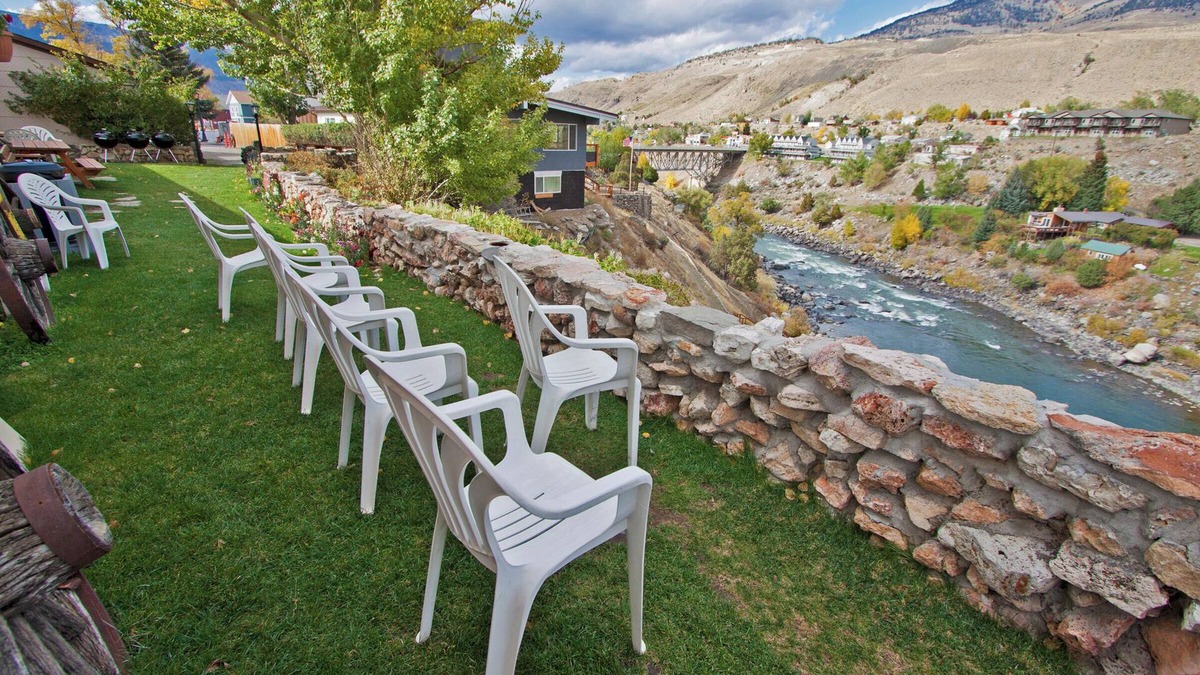 Gardiner Hotel | Yellowstone River Motel
