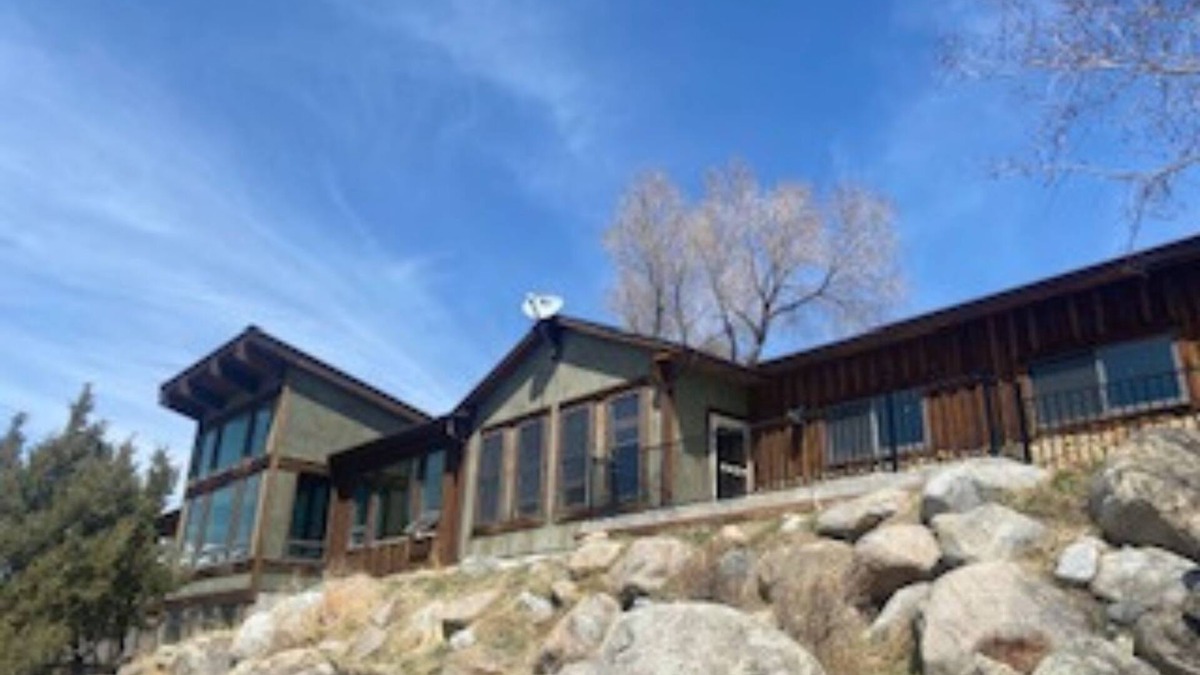 Gardiner House | Yellowstone Riverview Cabin - 4BRs w/Stunning Mountain Views!
