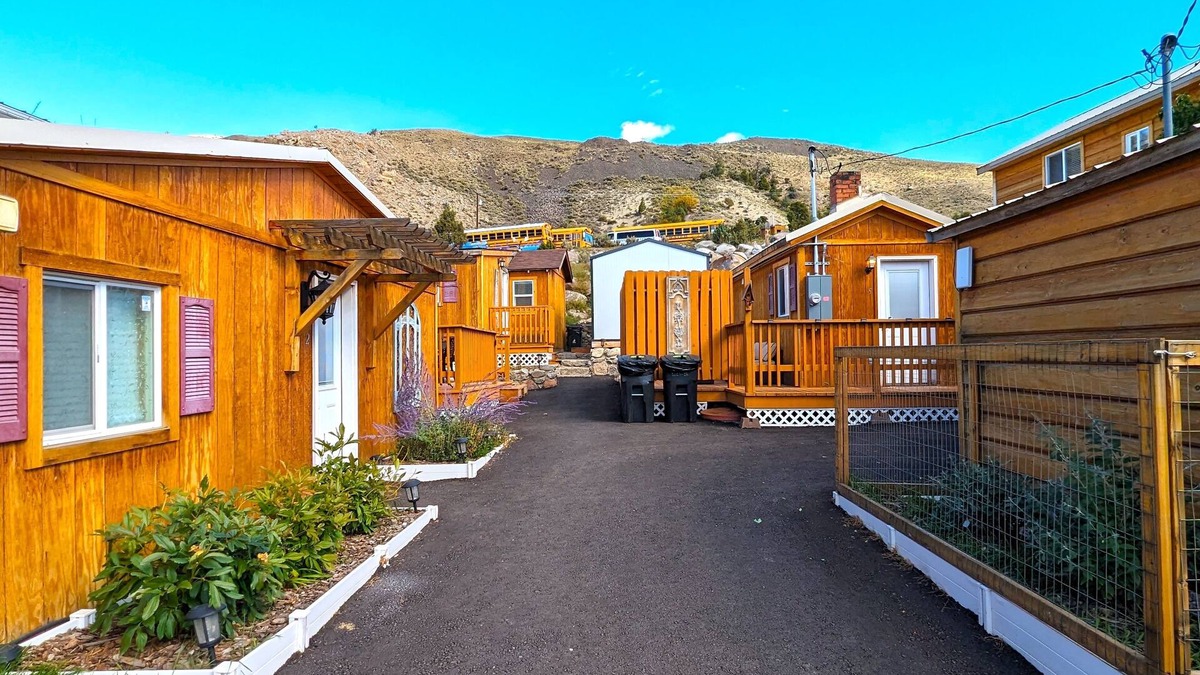 Gardiner House | Yellowstone's Treasure Cabins