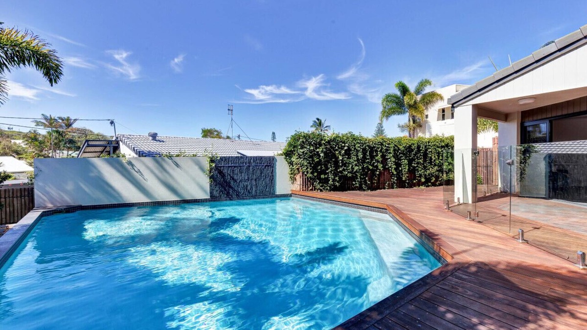 Yaroomba Apartment | Yerranya pet-friendly beach home w pool