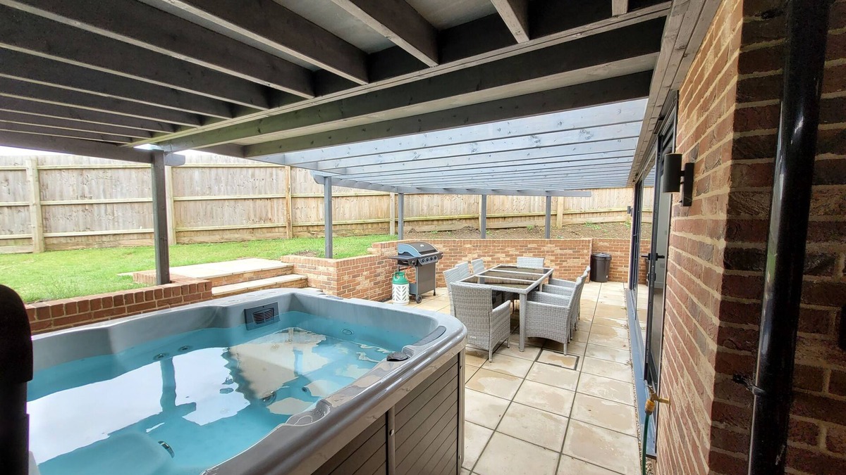 Hintlesham Cottage | Yew Tree Cottage- A Beautiful pet Friendly 3 Bedroom Cottage in the Countryside