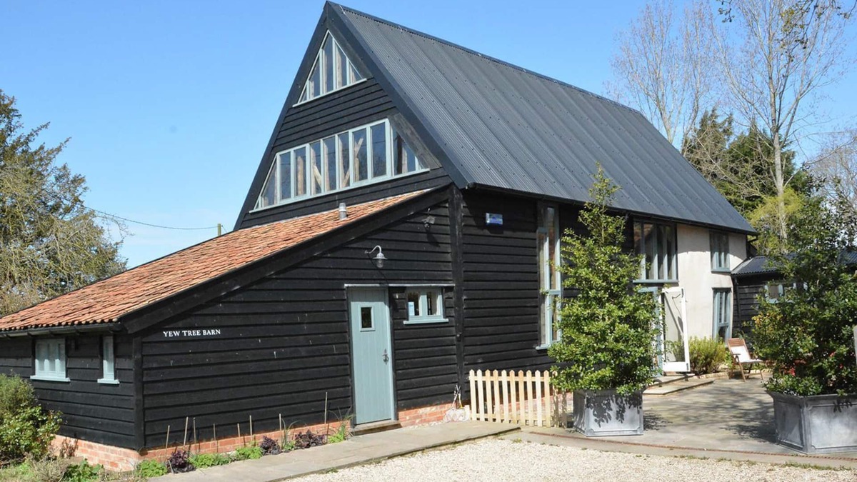 Woodbridge Cottage | YEW TREE FARM BARN AND STABLE, pet friendly in Framlingham