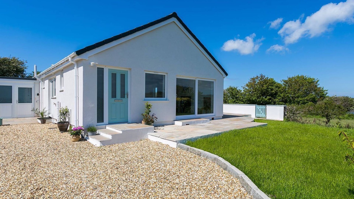 Rhoscolyn Cottage | Ynys Las - a sea view that sleeps 4 guests in 2 bedrooms