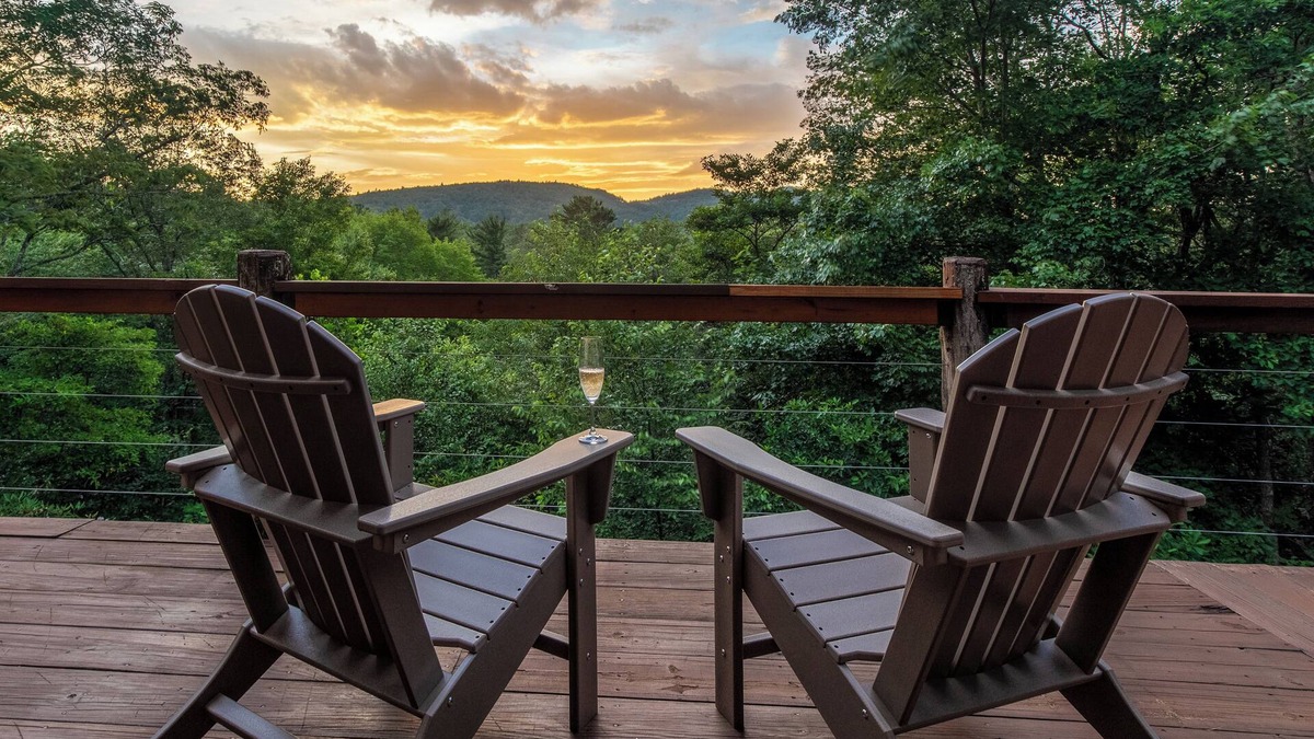 Newland Cabin | Yona Ridge Cabin- Adjacent to Linville Gorge Wilderness, Dog Friendly, with AC