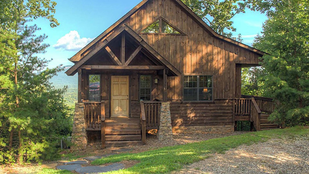 Helen Cabin | Yonah Vista - Luxury Couples Cabin with Spectacular Mountain Views