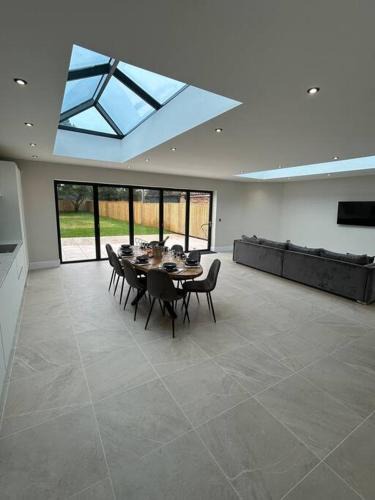 Huntington House | York Fields Retreat - 4 Ensuite Bedrooms