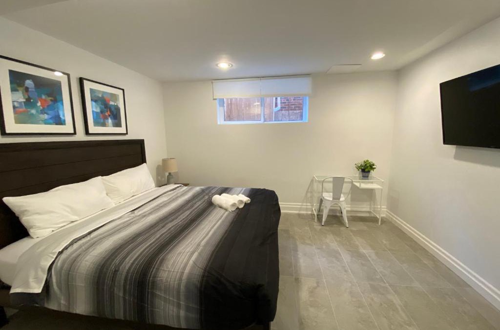 York Mills House | Yorkmills and Bayview !A Spacious and Modern Private Bdr with Shared Bathroom