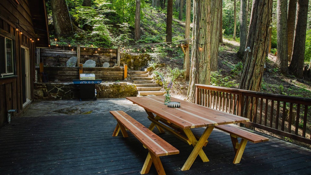 Sugar Pine Cabin | 🌲 Yosemite/Oakhurst Modern Creekside Cabin
