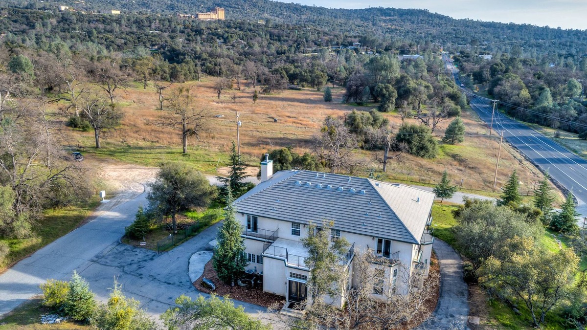 Oakhurst House | Yosemite South Presidential Palace