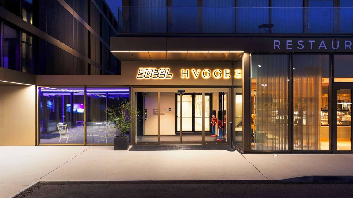 Founex Hotel | YOTEL Geneva Lake